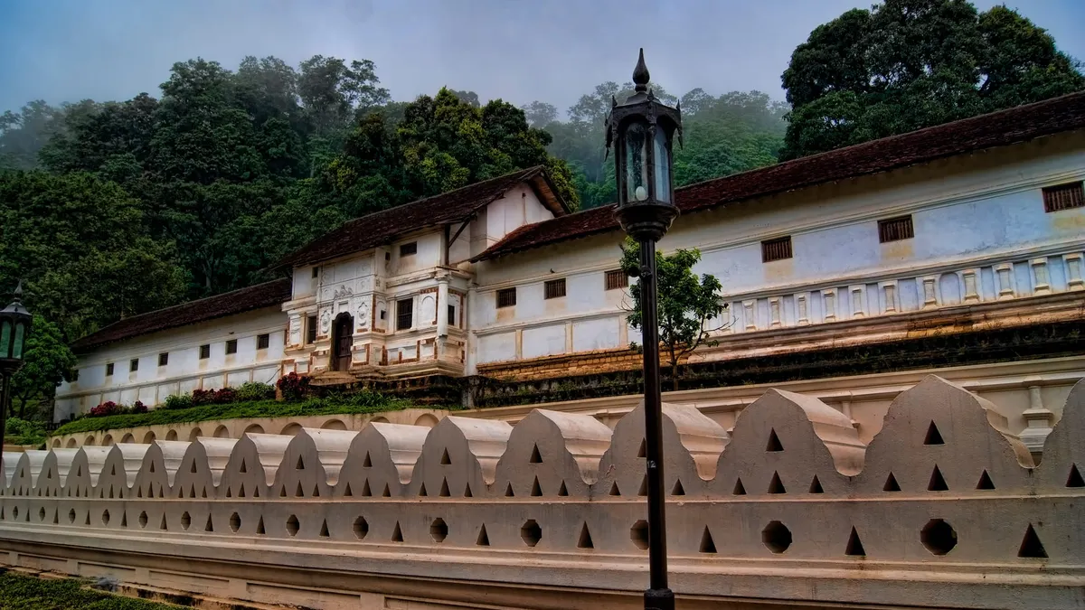 Temple of the Tooth, Kandy