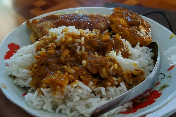 A Sri Lankan rice and curry spread